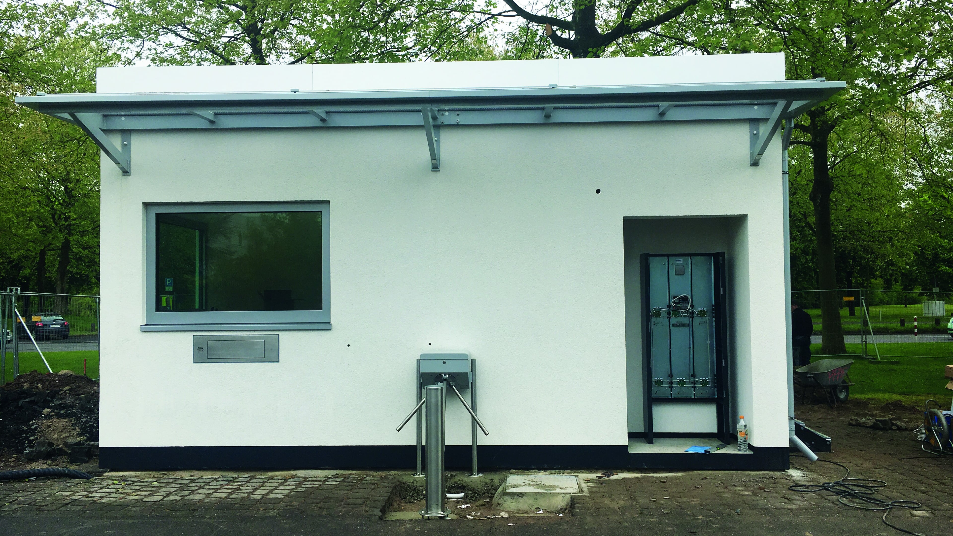 Weißes modulares Wachgebäude